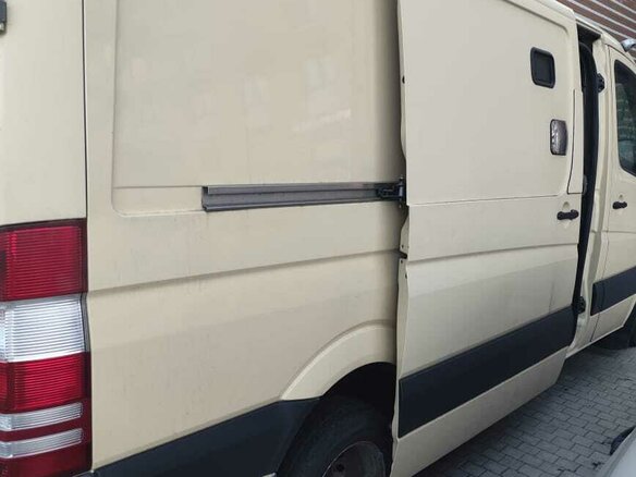 2011 Mercedes-Benz Sprinter, бежевый, 2000000 рублей - вид 1