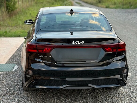 2022 Kia Cerato IV, чёрный, 2220000 рублей - вид 3