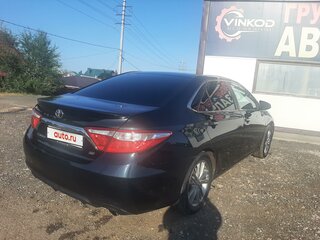 2016 Toyota Camry US Market VII (XV50) Рестайлинг, чёрный, 1905000 рублей, вид 3