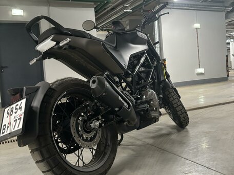 2022 Husqvarna Svartpilen 401, чёрный, 590000 рублей, вид 4