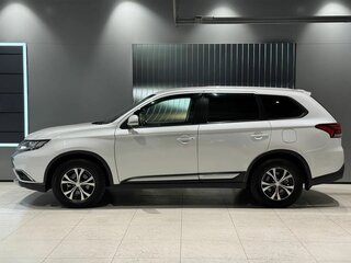 2016 Mitsubishi Outlander III Рестайлинг 2, белый, 1785000 рублей, вид 3