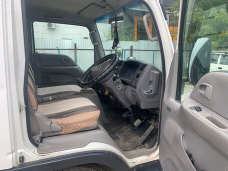 2003 Mazda Titan, белый, 1400000 рублей, вид 3