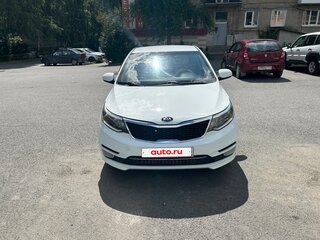 2015 Kia Rio III Рестайлинг, белый, 660000 рублей, вид 3