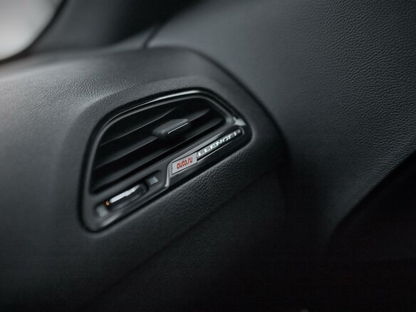 2019 Dodge Challenger III Рестайлинг 2, серебристый - вид 22