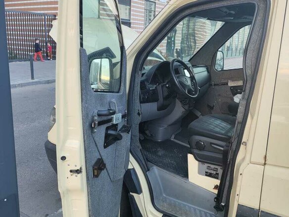 2011 Mercedes-Benz Sprinter, бежевый, 2000000 рублей - вид 2