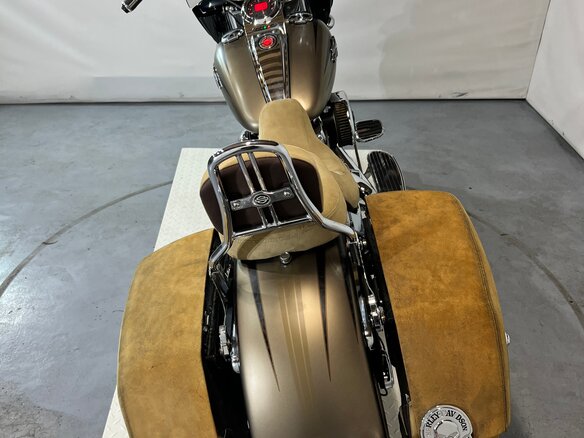 2012 Harley-Davidson CVO, бежевый, 980000 рублей - вид 3