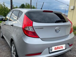 2015 Hyundai Solaris I Рестайлинг, серебристый, 1000000 рублей, вид 4