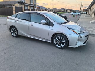 2016 Toyota Prius IV (XW50), золотистый, 1780000 рублей, вид 3