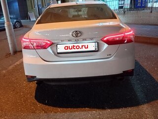 2019 Toyota Camry VIII (XV70), белый, 2450000 рублей, вид 2