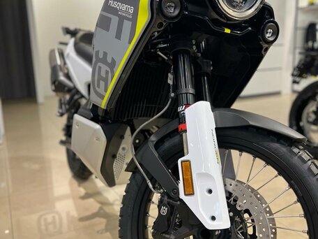 2026 Husqvarna Norden 901, серый, 1750000 рублей, вид 4