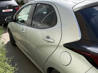 2020 Toyota Yaris IV, серебристый, 1250000 рублей, вид 4