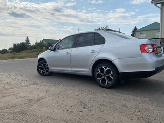 2010 Volkswagen Jetta V, серебристый, 649000 рублей, вид 4