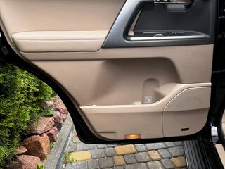 2013 Toyota Land Cruiser 200 Series Рестайлинг 1, чёрный, 4100000 рублей, вид 4