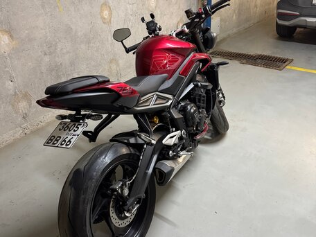 2023 Triumph Street Triple, красный, 1200000 рублей, вид 4