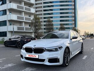 2019 BMW 5 серии M550d xDrive VII (G30/G31/G38), белый, 4500000 рублей, вид 2