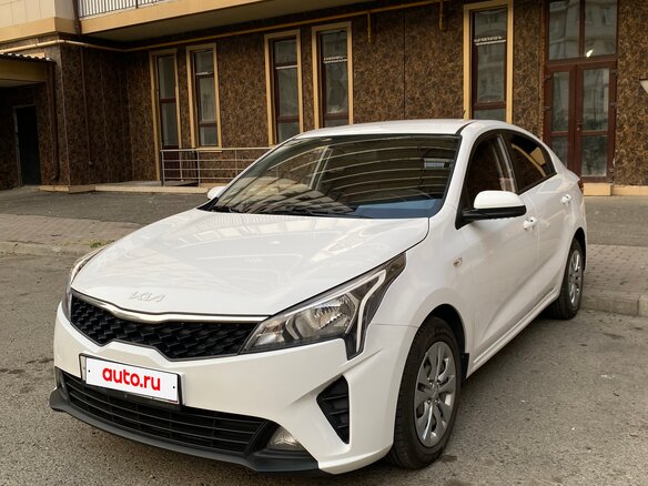 2022 Kia Rio IV Рестайлинг, белый, 1300000 рублей - вид 1