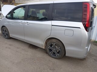 2017 Toyota Noah III (R80), серый, 2300000 рублей, вид 4