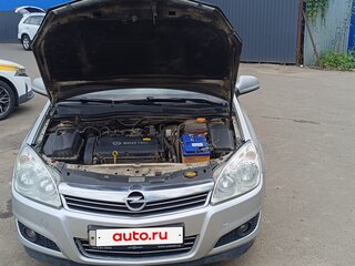 2013 Opel Astra H Рестайлинг, серебристый, 865000 рублей, вид 3