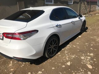 2018 Toyota Camry VIII (XV70), белый, 2150000 рублей, вид 2