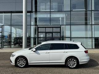 2018 Volkswagen Passat B8, белый, 1630000 рублей, вид 3