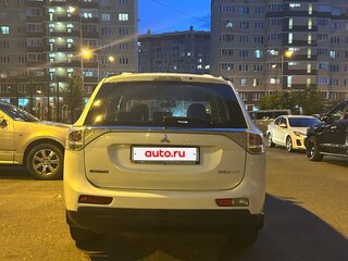 2013 Mitsubishi Outlander III, белый, 1399999 рублей, вид 4