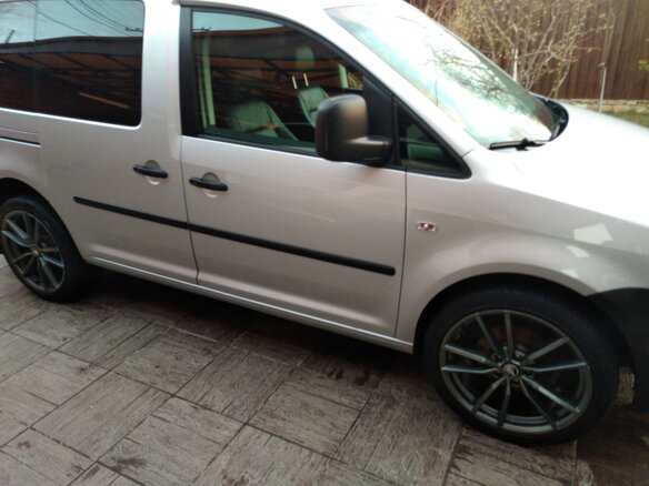 2010 Volkswagen Caddy III Рестайлинг, серебристый, 1000000 рублей - вид 1