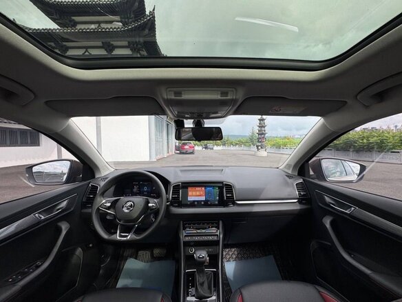 2022 Skoda Karoq DSG7 I, золотистый, 2170000 рублей - вид 2