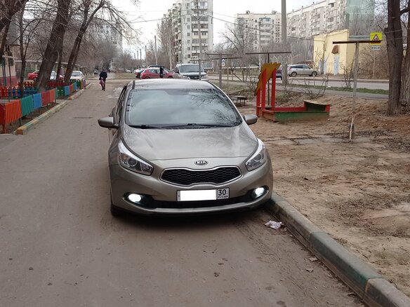 2013 Kia Ceed II, серебристый, 880000 рублей - вид 2