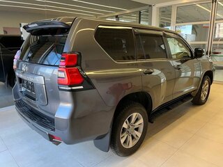 2021 Toyota Land Cruiser Prado 150 Series Рестайлинг 3, серый, 4780000 рублей, вид 5