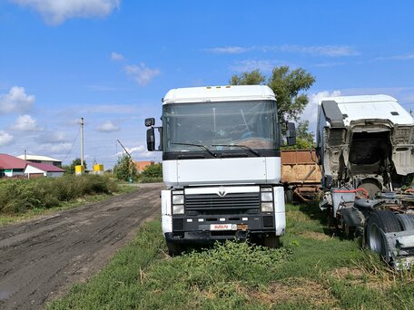 2000 Renault Magnum, белый, 1420000 рублей, вид 2