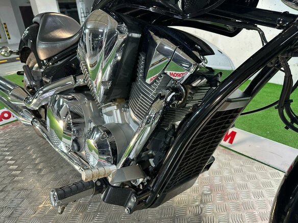 2010 Honda VT 1300CS Sabre, чёрный - вид 23