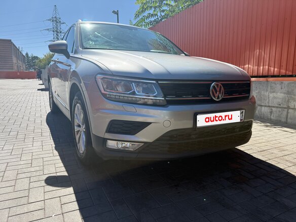 2017 Volkswagen Tiguan II, серебристый, 2350000 рублей - вид 10