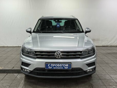 2017 Volkswagen Tiguan II, серебристый, 1780000 рублей, вид 2