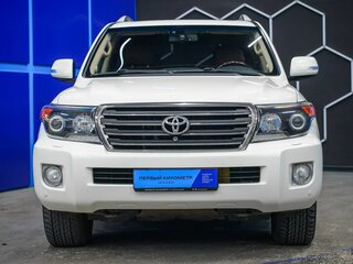 2015 Toyota Land Cruiser 200 Series Рестайлинг 1, белый, 3450000 рублей, вид 4