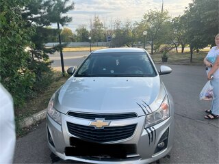 2013 Chevrolet Cruze I Рестайлинг, серебристый, 900000 рублей, вид 1