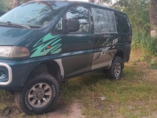 1997 Mitsubishi Delica IV, зелёный, 760000 рублей, вид 2