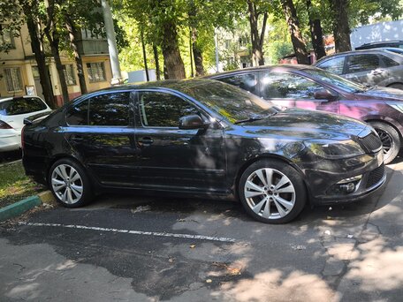 2010 Skoda Octavia DSG7 II (A5) Рестайлинг, чёрный, 680000 рублей, вид 2