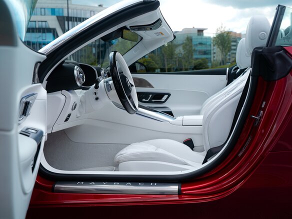 2025 Mercedes-Benz Maybach SL, красный - вид 17
