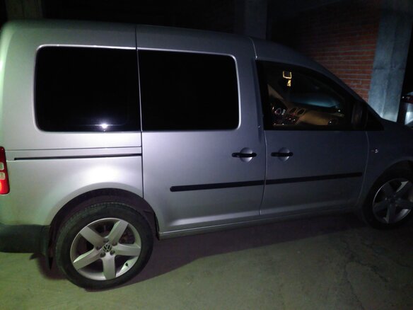2010 Volkswagen Caddy III Рестайлинг, серебристый, 1000000 рублей - вид 3