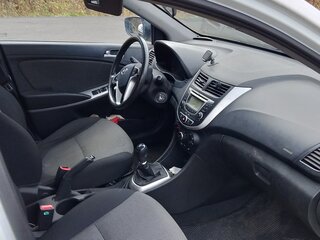 2013 Hyundai Solaris I, белый, 495000 рублей, вид 5