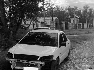 2000 Mitsubishi Lancer Cedia IX, белый, 150000 рублей, вид 1