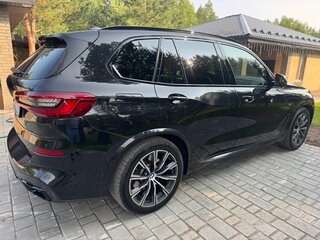 2019 BMW X5 30d IV (G05/G18), чёрный, 5750000 рублей, вид 2