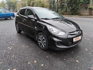2013 Hyundai Solaris I, чёрный, 870000 рублей, вид 3