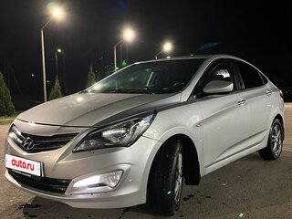 2015 Hyundai Solaris I Рестайлинг, серебристый, 680000 рублей, вид 2