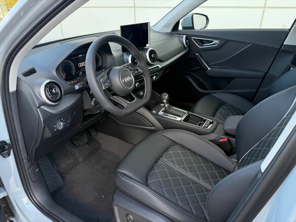 2026 Audi Q2 35 TFSI I Рестайлинг, серый - вид 9