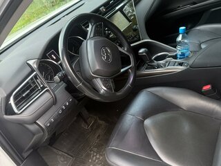 2019 Toyota Camry VIII (XV70), белый, 2850000 рублей, вид 5