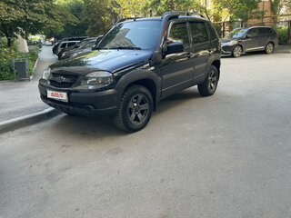 2018 Chevrolet Niva I Рестайлинг, чёрный, 900000 рублей, вид 1