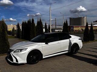 2022 Toyota Camry VIII (XV70) Рестайлинг, белый, 3950000 рублей, вид 1