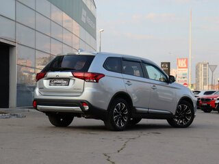 2018 Mitsubishi Outlander III Рестайлинг 2, серебристый, 1711500 рублей, вид 5