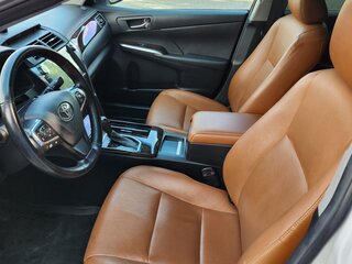 2016 Toyota Camry VII (XV50) Рестайлинг, белый, 2100000 рублей, вид 5